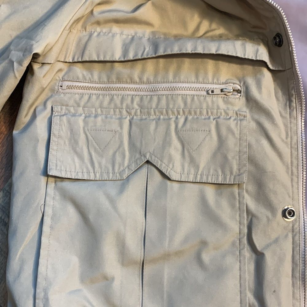 Large tan zippered/button lined lightweight jacket in box 17 - Picture 5 of 8